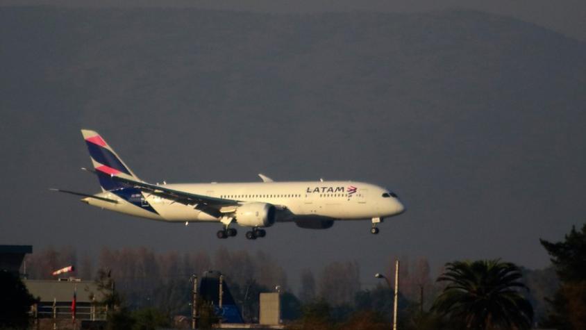 Avión con destino a Santiago regresó a Concepción tras problema en un motor: Se "tragó" un ave
