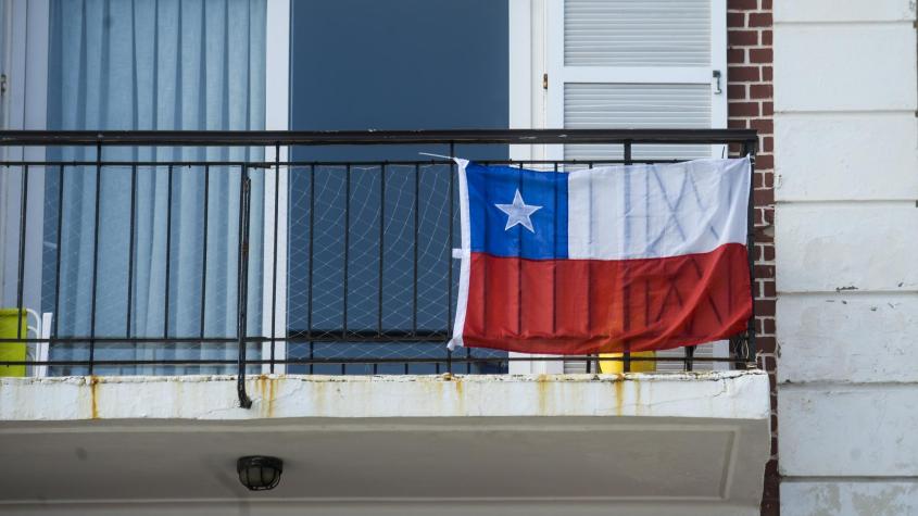 Fiestas Patrias: ¿Cuánto podría llegar a pagar por no colocar la bandera chilena o instalarla al revés?