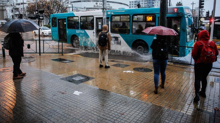 ¿Desde este mismo viernes? Gianfranco Marcone detalla cuándo comienzan las lluvias en Santiago y lo que se viene