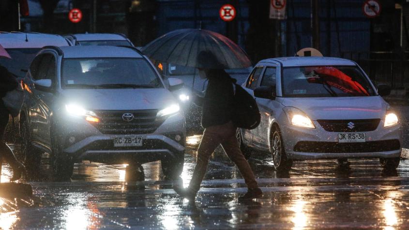 ¿Cuándo vuelven las lluvias?: Santiago alcanzaría la "normalidad" de precipitaciones ante anuncio de nuevo sistema frontal