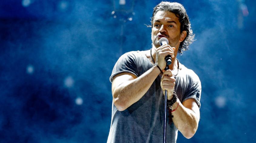 Ricardo Arjona sufre crisis médica y reprograma sus conciertos en Chile