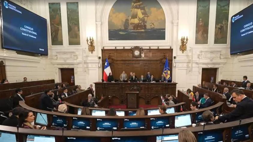 Consejo Constitucional inicia votación sin acuerdos: Oficialismo alerta que “vamos en rumbo de colisión con un iceberg”