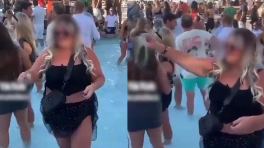 Joven se llenó de críticas tras lanzar cenizas de su hermano en plena piscina de un hotel