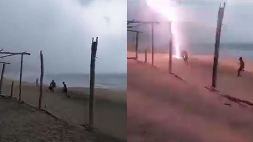 Dos personas mueren tras ser alcanzados por un rayo en playa de México