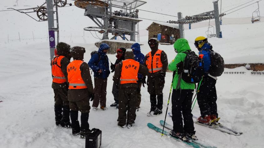 Intensifican búsqueda de joven extraviado en centro de esquí La Parva