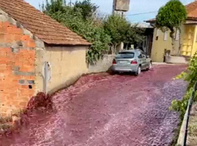 Millones de litros derramados: Se genera un río de vino en pueblo de Portugal 