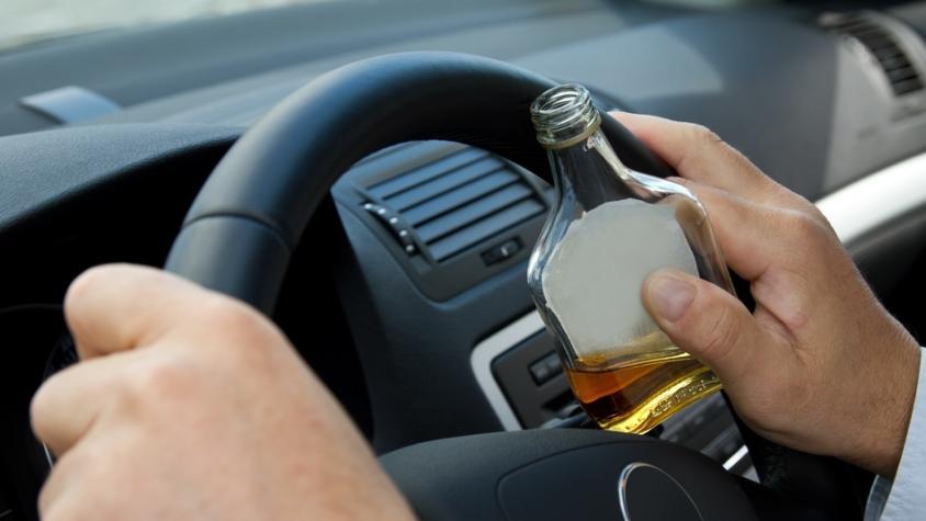 Uno de cada tres chilenos considera “socialmente aceptable” manejar bajo los efectos del alcohol