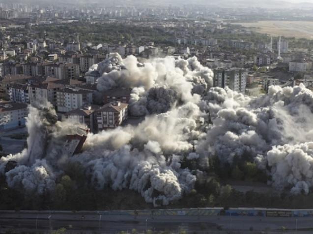 Drones captan momento en que se demuelen 9 edificios simultáneamente en Turquía