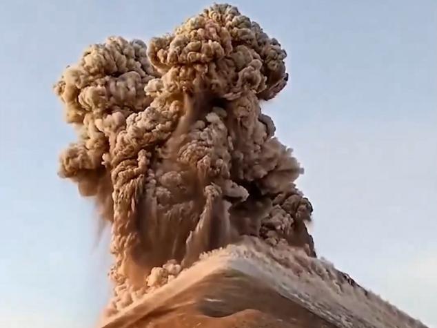 Se viraliza impresionante registro que muestra erupción de volcán en Guatemala