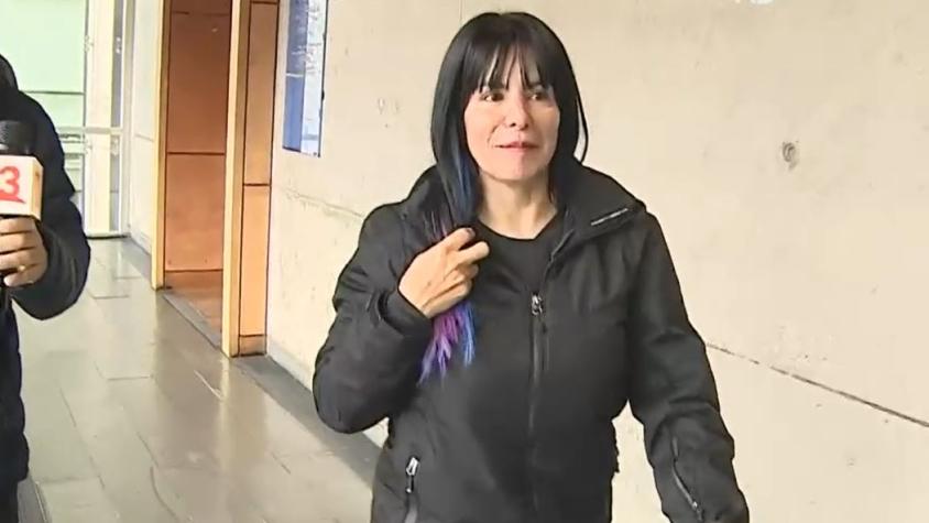 Anita Alvarado es formalizada tras agredir a un funcionario PDI: Quedó con firma mensual y prohibición de acercarse a policía