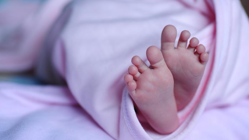 Mujer abandonó en hospital a sus mellizos recién nacidos: Ambos dieron positivo a cocaína