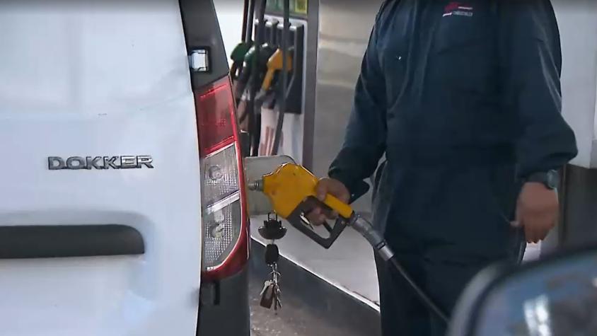 Más de 100 pesos de diferencia en la bencina de 93: Buscamos los servicentros más baratos