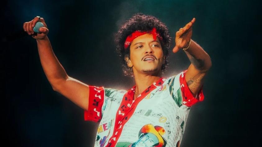 VIDEO | El sorpresivo chilenismo que usó Bruno Mars en su show: Inventó una canción con el término