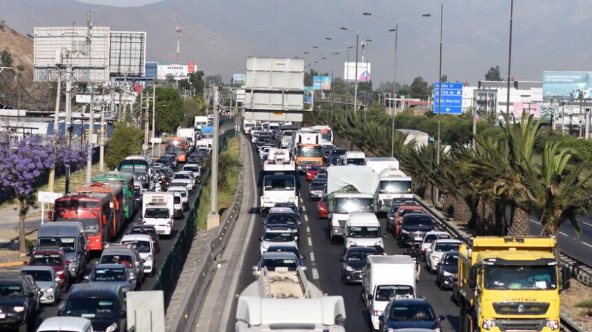 Fiestas Patrias 2023: Gobierno estima que cerca de 500 mil vehículos saldrán de Santiago el fin de semana