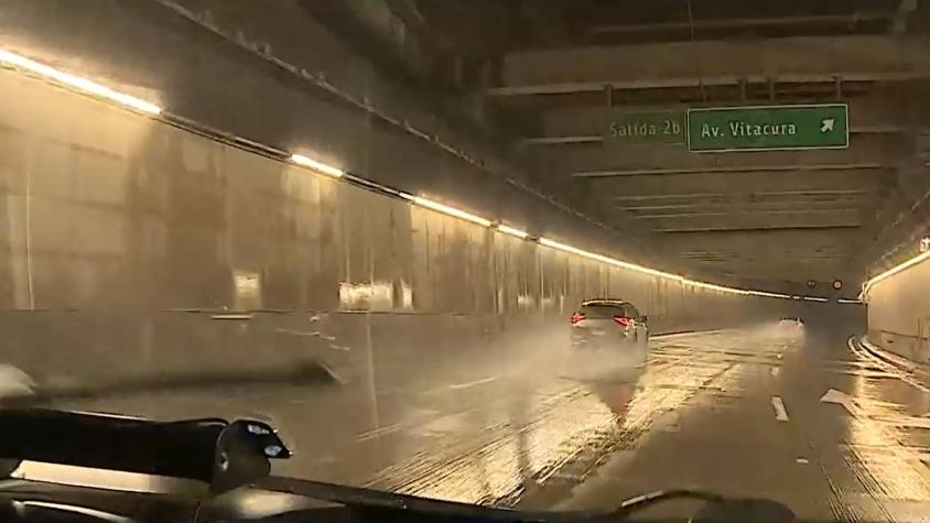 Filtraciones de agua en túnel de la Autopista Vespucio Oriente: Advierten posible riesgo de socavón