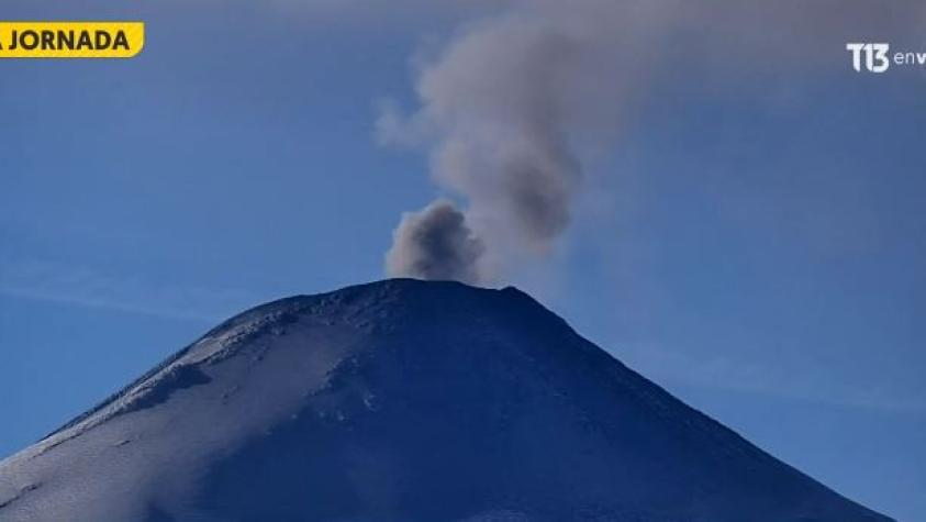 Alerta Naranja en Volcán Villarrica: Nueva fumarola alcanzó los 500 metros de altura