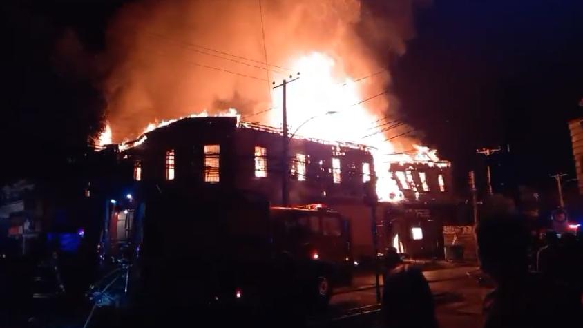 Gran incendio en Limache consume 20 locales comerciales 