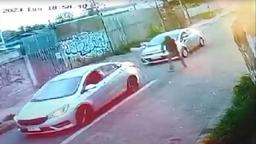 El momento en que funcionaria de la PDI repele a balazos el robo del auto de su padre en La Florida