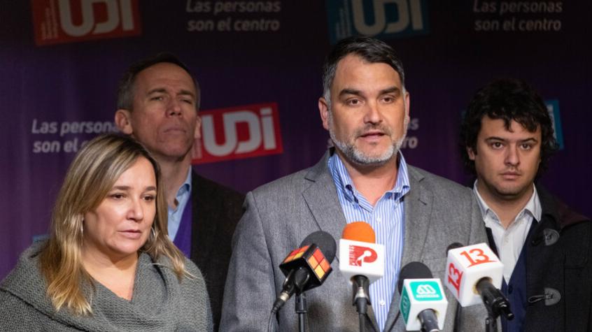 Macaya emplaza al Presidente Boric a definir postura con el Consejo Constitucional: “No pueden hacerse los lesos” Macaya emplaza al Presidente Boric a definir postura con el Consejo Constitucional: “No pueden hacerse los lesos”