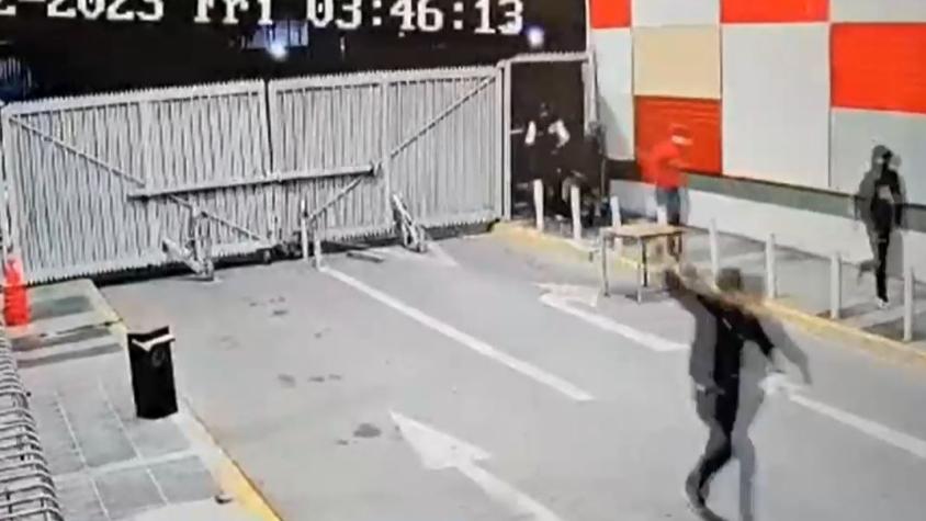 Alunizaje, disparos y violento asalto en tan solo 15 minutos: Banda atacó centro comercial en Maipú