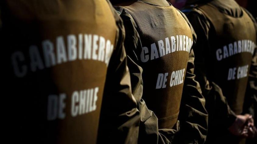Manipulaban armamento: Dos carabineros heridos a bala al interior de comisaría en Santiago