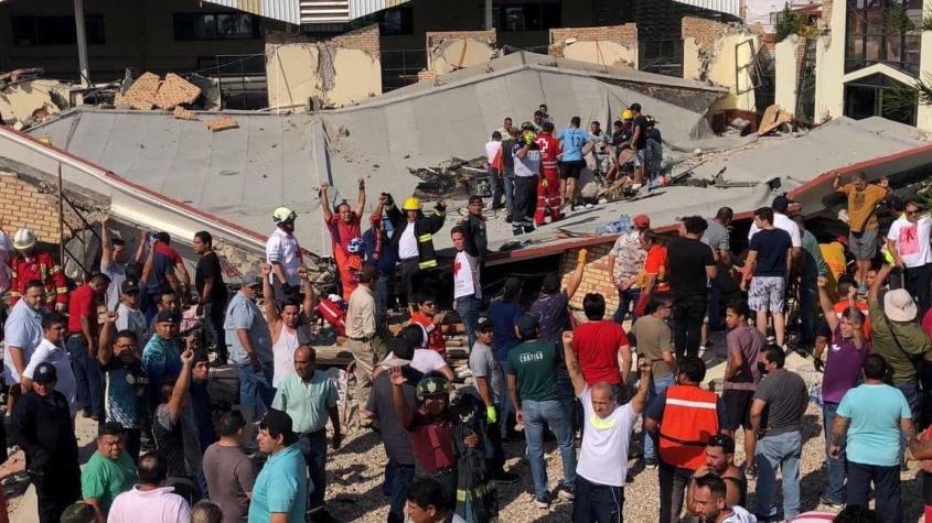 Al menos 7 muertos deja colapso del techo de una iglesia en México: Estaban en bautizo colectivo