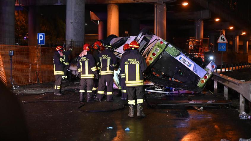 Al menos 20 muertos en accidente de autobús en Venecia: vehículo cayó de un puente