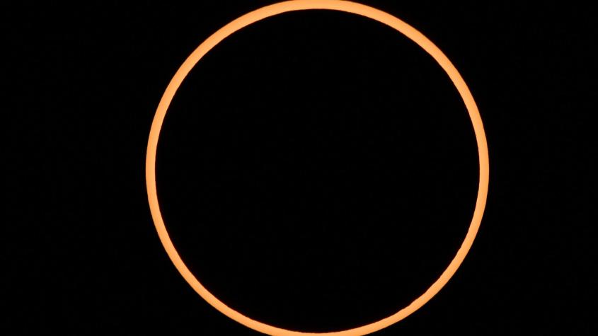 El espectacular "anillo de fuego" que dejó el eclipse en cielo del norte de América