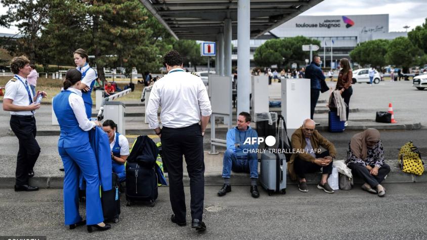 Evacuan ocho aeropuertos en Francia por nuevos avisos de bomba