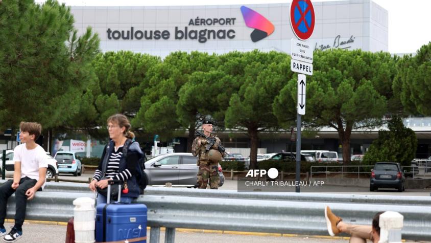 Evacuan varios aeropuertos en Francia por amenazas de atentado