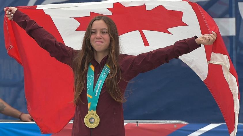 Fay de Fazio en Santiago 2023, la niña de 13 años ganó el oro en skateboarding de parque en Santiago 2023
