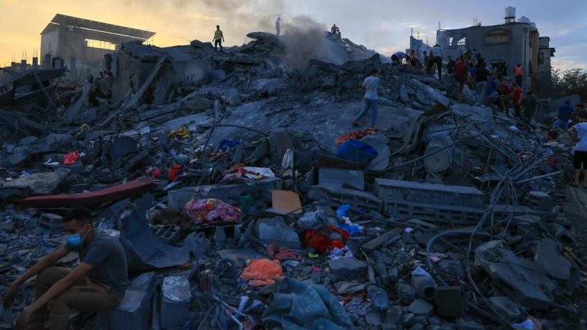 Cientos de muertos y heridos por bombardeo de Israel a campamento de refugiados en la Franja de Gaza