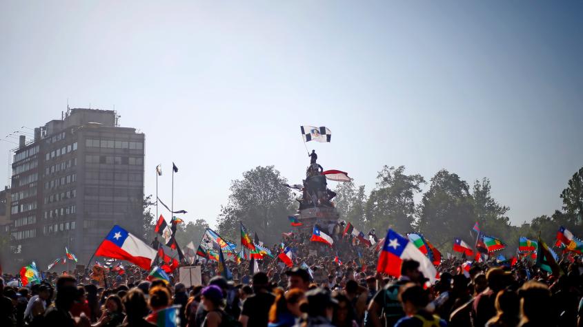 Encuesta Criteria: 55% cree que estallido social fue negativo, pero un 67% cree que existen motivos para salir a manifestarse Encuesta Criteria: 55% cree que estallido social fue negativo, pero un 67% cree que existen motivos para salir a manifestarse