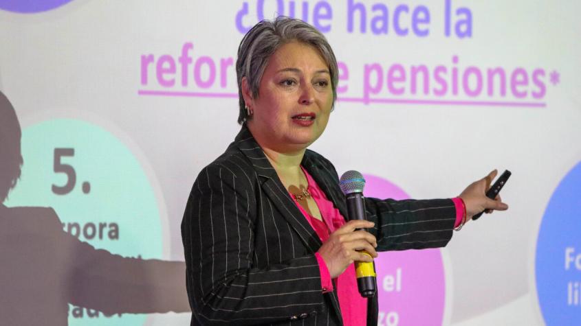 Ministra Jara asegura que “la reforma de pensiones no está congelada”