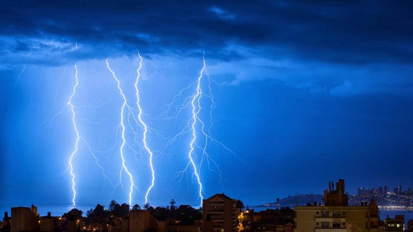 Emiten aviso de probables tormentas eléctricas para cuatro regiones del país