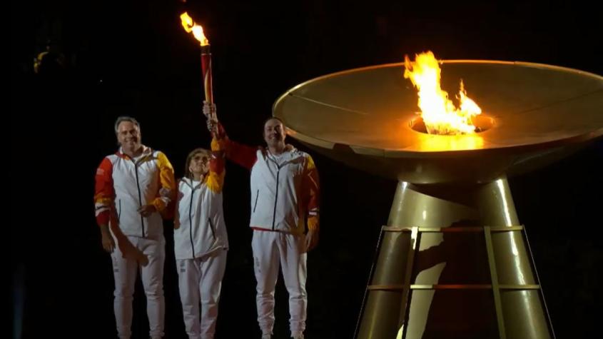 Desde Kristel Köbrich hasta Massú y González: Así fue el relevo de la antorcha en la inauguración de Santiago 2023