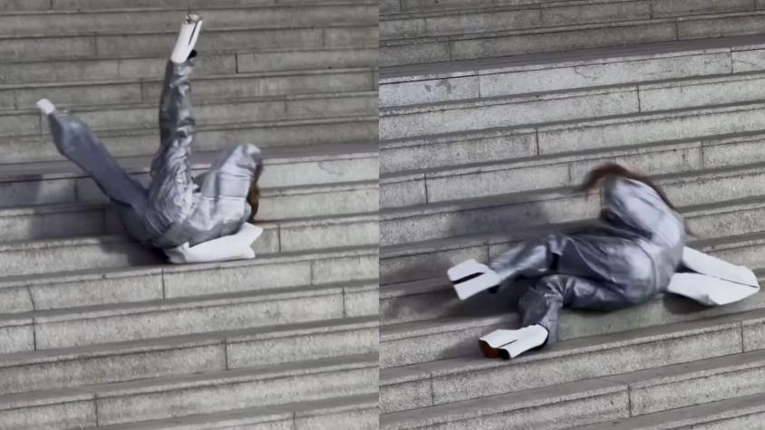 Modelo de Marc Jacobs cae brutalmente por escaleras como parte de una campaña publicitaria