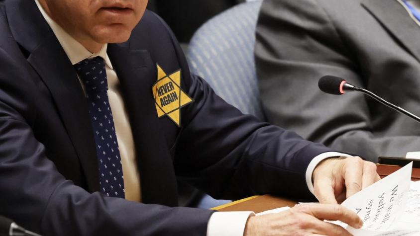 Embajador de Israel en ONU usa como "símbolo de orgullo" estrella nazi impuesta a judíos
