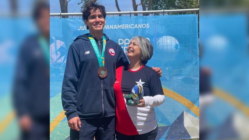 "Orgullo de tía": Ministra del Trabajo "chocha" con medalla de su sobrino en Santiago 2023