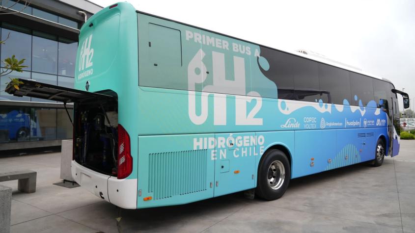 Movilidad sostenible: Presentan el primer bus interurbano impulsado por hidrógeno en Chile