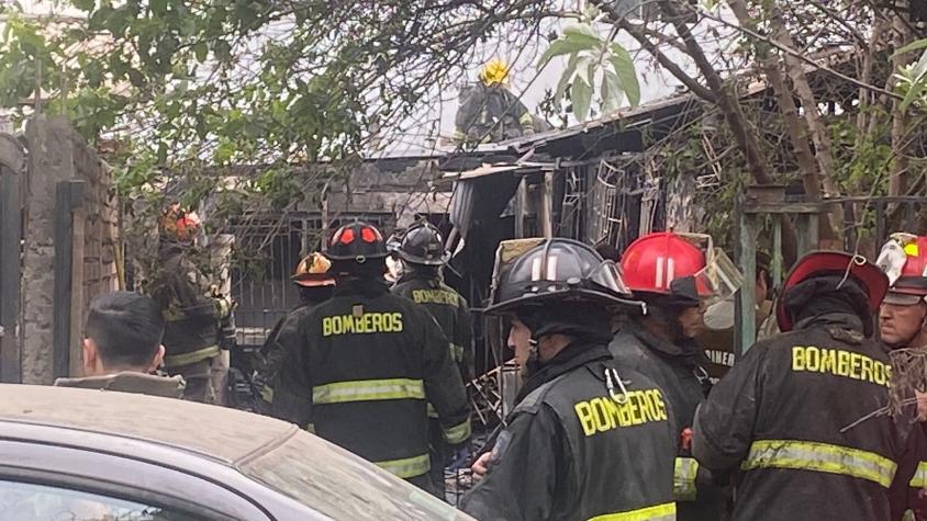 Al menos cinco personas fallecidas y tres heridos tras incendio en Lo Espejo