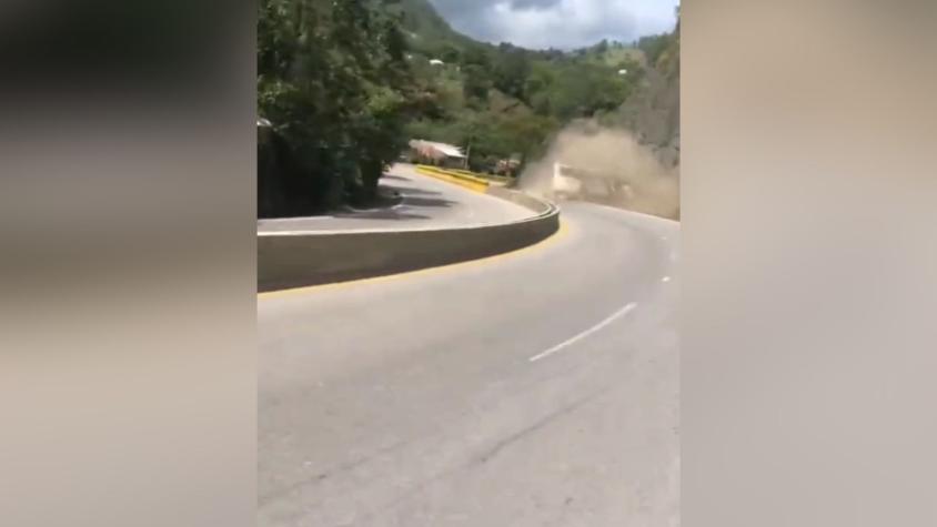 Captan grave accidente de bus en Bogotá: Dos personas murieron tras choque contra montaña