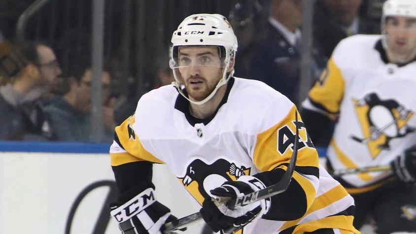 Adam Johnson: La desafortunada maniobra que mató al famoso jugador de hockey en pleno partido Adam Johnson: La desafortunada maniobra que mató al famoso jugador de hockey en pleno partido