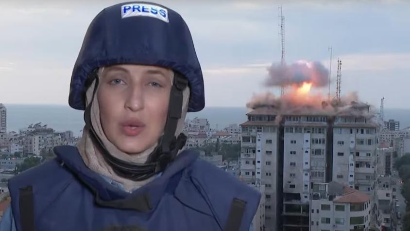 VIDEO | Captan bombardeo de edificio en la Franja de Gaza durante despacho de periodista