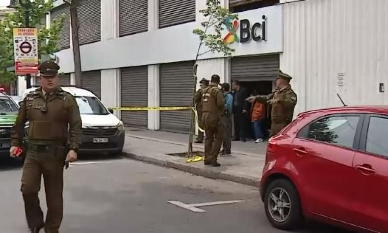 Asaltan y balean a ciudadano chino a la salida de un banco