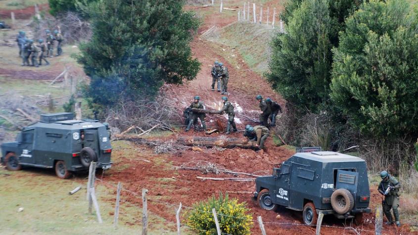 La Araucanía: Uno de los cinco detenidos en Temucuicui es sospechoso de haber disparado a casa de consejero constitucional La Araucanía: Uno de los cinco detenidos en Temucuicui es sospechoso de haber disparado a casa de consejero constitucional