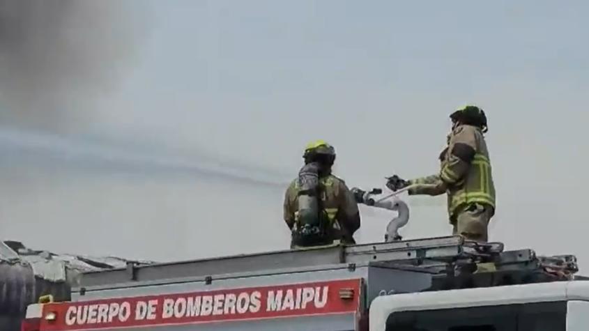 Gran alarma por explosiones en empresa de gas de Maipú: Tres trabajadores heridos