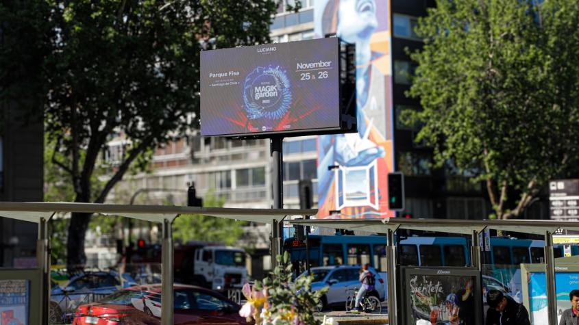 En qué consiste la nueva norma lumínica presentada por el Gobierno: Pantallas publicitarias tendrán que apagarse en ciertos horarios