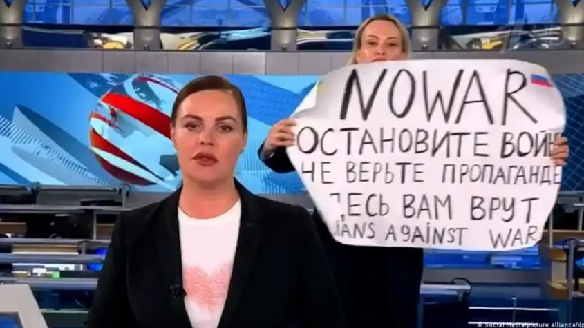 Justicia condena a periodista que protestó contra la guerra de Rusia a Ucrania en TV