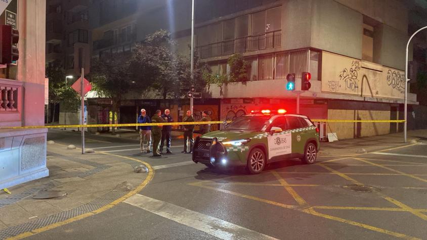 Santiago centro: hombre muere en la calle tras ser golpeado por desconocidos